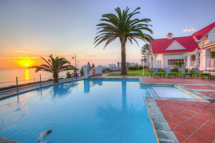 Photo of a sunset over the ocean with a pool and hotel in the foreground. NightOwl Media, Corporate Photography. Photographer based in Pretoria & Johannesburg, Gauteng, South Africa. Videographer, Marketing, Incentive, travel, lodge, logistics